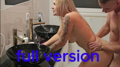 Wyruchał Mnie Tuż Przed Pracą I Zalał Mi Cycki