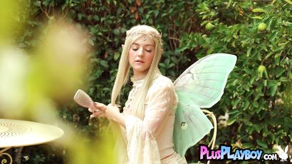 Eva Elfie In Fantasy Posing Session