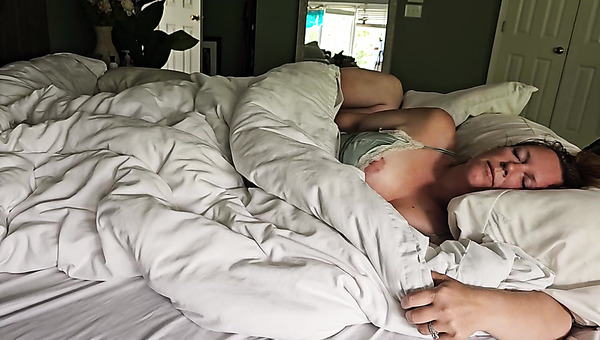 Horny Man Woke Up His Curvy Bosomy MILF Wife For Hot Sex & Fucked Her Up To The Climax