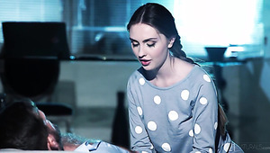 Attractive Babe Feels Nice Giving A Nice Solid Blowjob As She Wanna Eat Cum