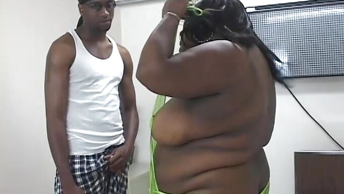 Chubby Lady Sucks Cock With Appetite