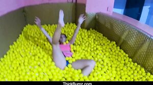 Thick Ass Gia Derza Twerking At Museum And On Cock