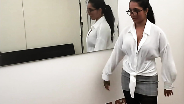 Curvy Girl Lets Her Boss Creampie Her In His Office