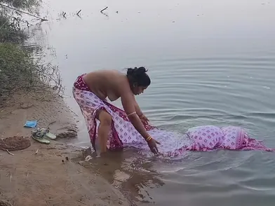 Watch This Indian Desi Wifey Get Drenched In The Ocean By Her Husband In An Outdoor Romp