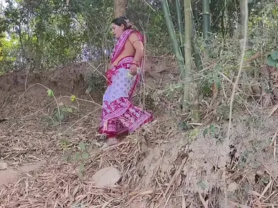 Watch This Indian Desi Wifey Get Drenched In The Ocean By Her Husband In An Outdoor Romp