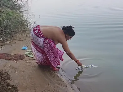 Watch This Indian Desi Wifey Get Drenched In The Ocean By Her Husband In An Outdoor Romp