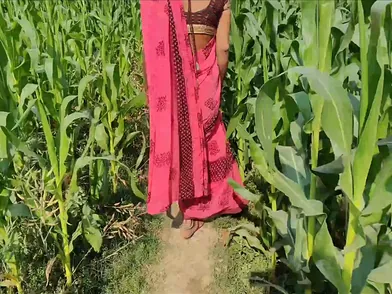 Indian Village Bhabhi Loves Flaunting Her Tight Pussy & Ass Outdoors